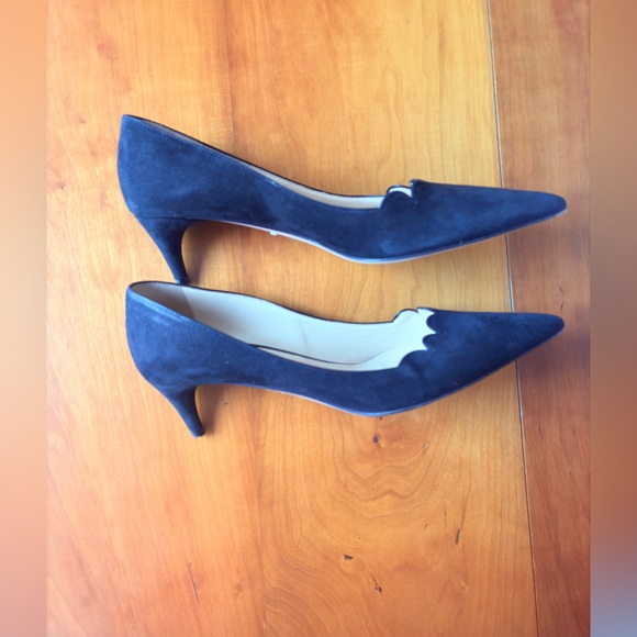 Prada Black Suede Scalloped Kitten Heel Pointed Toe Pumps 
37.5 EUC Shoes 7.5 - Picture 1 of 9